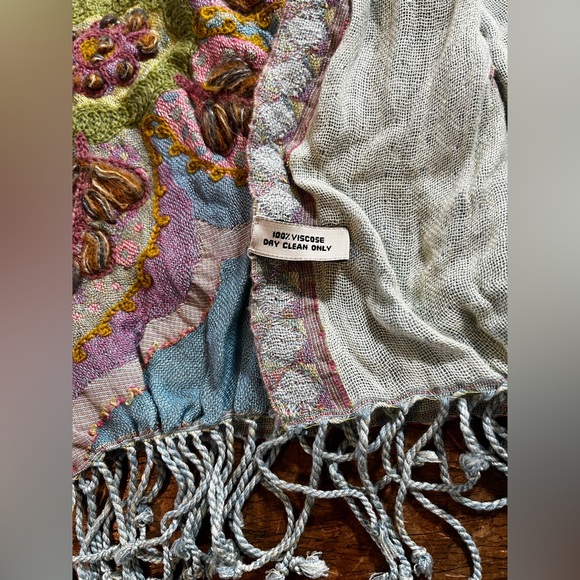 Blue Scarf 100% viscose Blue base with Floral embroidery and tassels - Picture 3 of 6